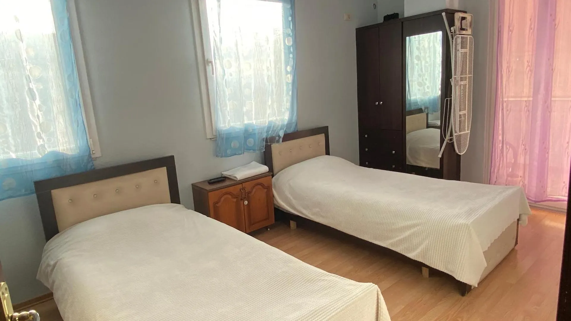 Apartment Comfortable 2-Br For 4 Tirana