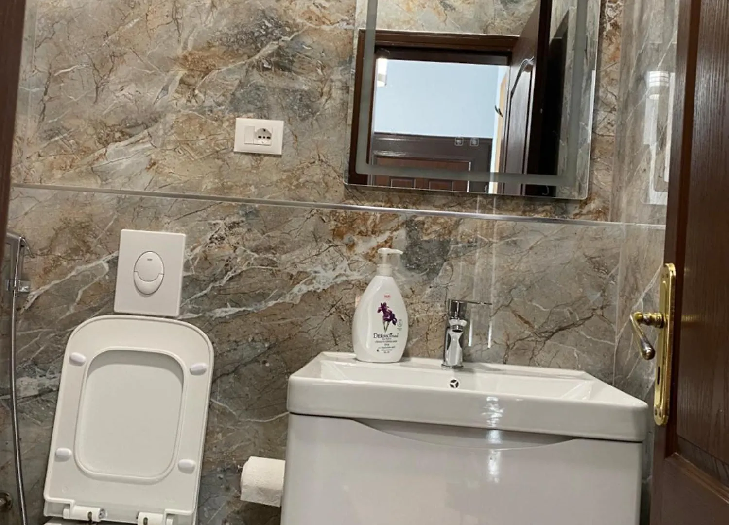 Comfortable 2-Br For 4 Tirana 0*,  Albania